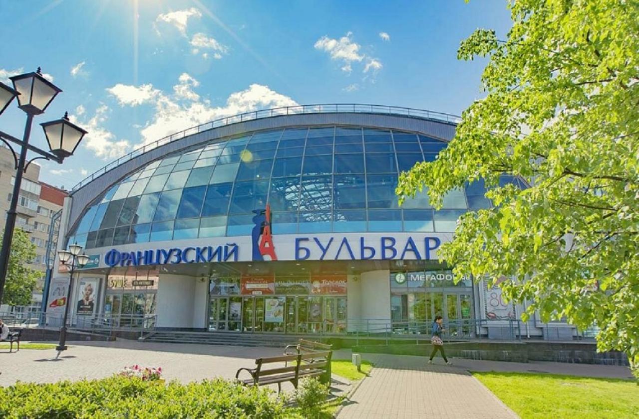 Бульвар новаторов санкт петербург метро. Французский бульвар СПБ ТЦ. Ленинский проспект французский бульвар. Ленинский проспект Санкт-Петербург французский бульвар. Метро Ленинский проспект французский бульвар.